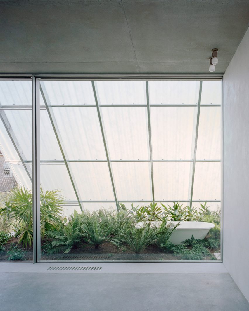Clifton House by Anthony Gill Architects
