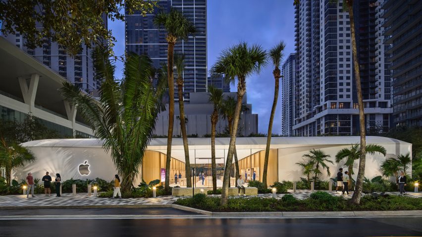 Apple Miami Worldcenter store