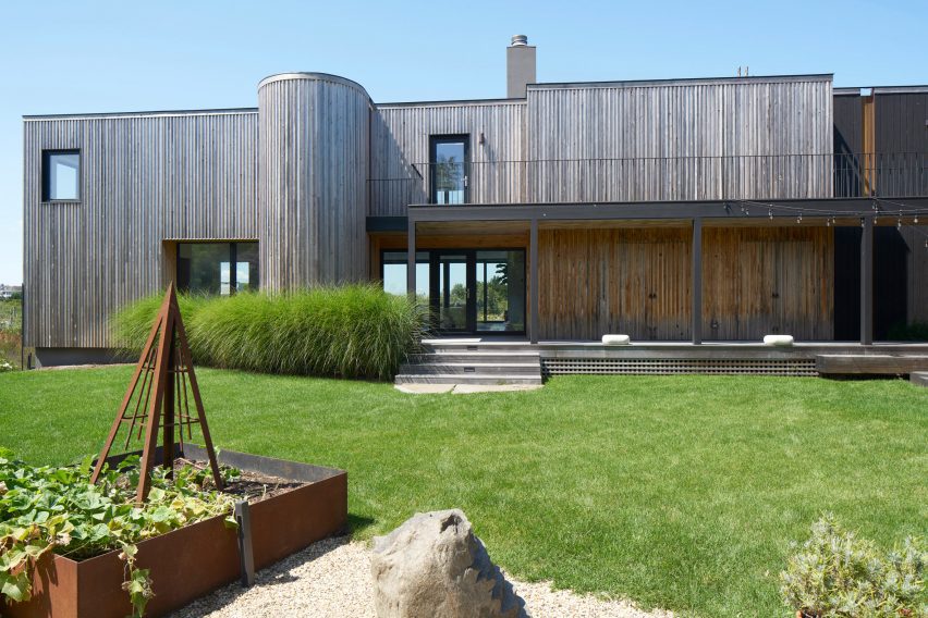 Peconic Bay House by BarlisWedlick