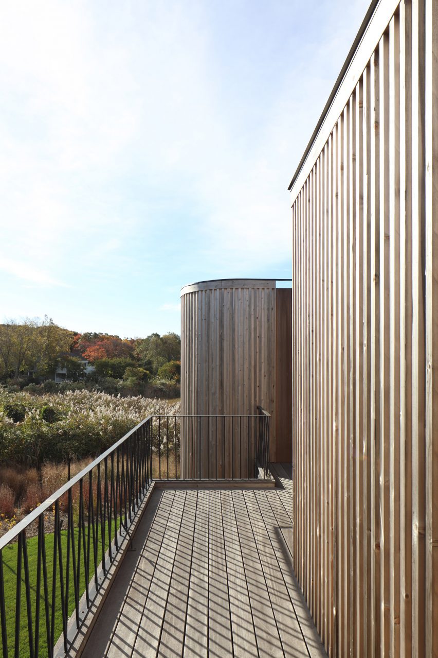 Peconic Bay House by BarlisWedlick