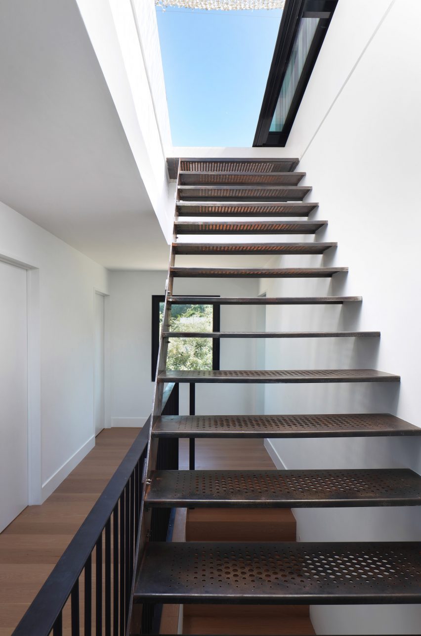 Peconic Bay House by BarlisWedlick
