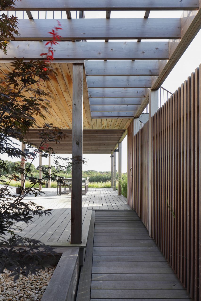 Peconic Bay House by BarlisWedlick