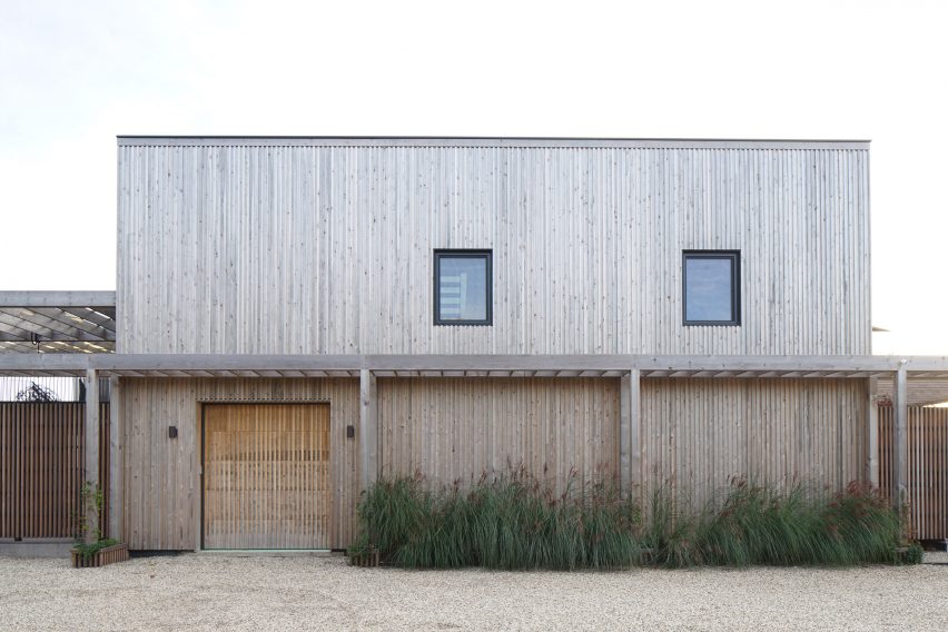 Peconic Bay House by BarlisWedlick