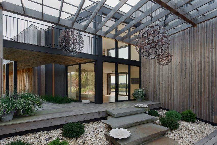 Peconic Bay House by BarlisWedlick