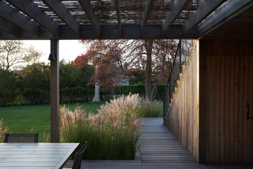 Peconic Bay House by BarlisWedlick