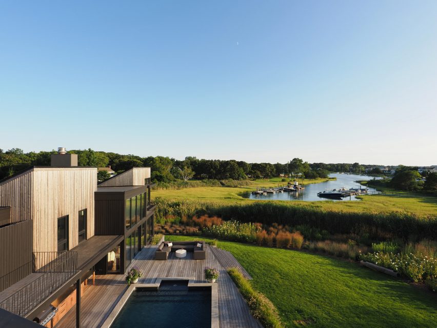 Peconic Bay House by BarlisWedlick