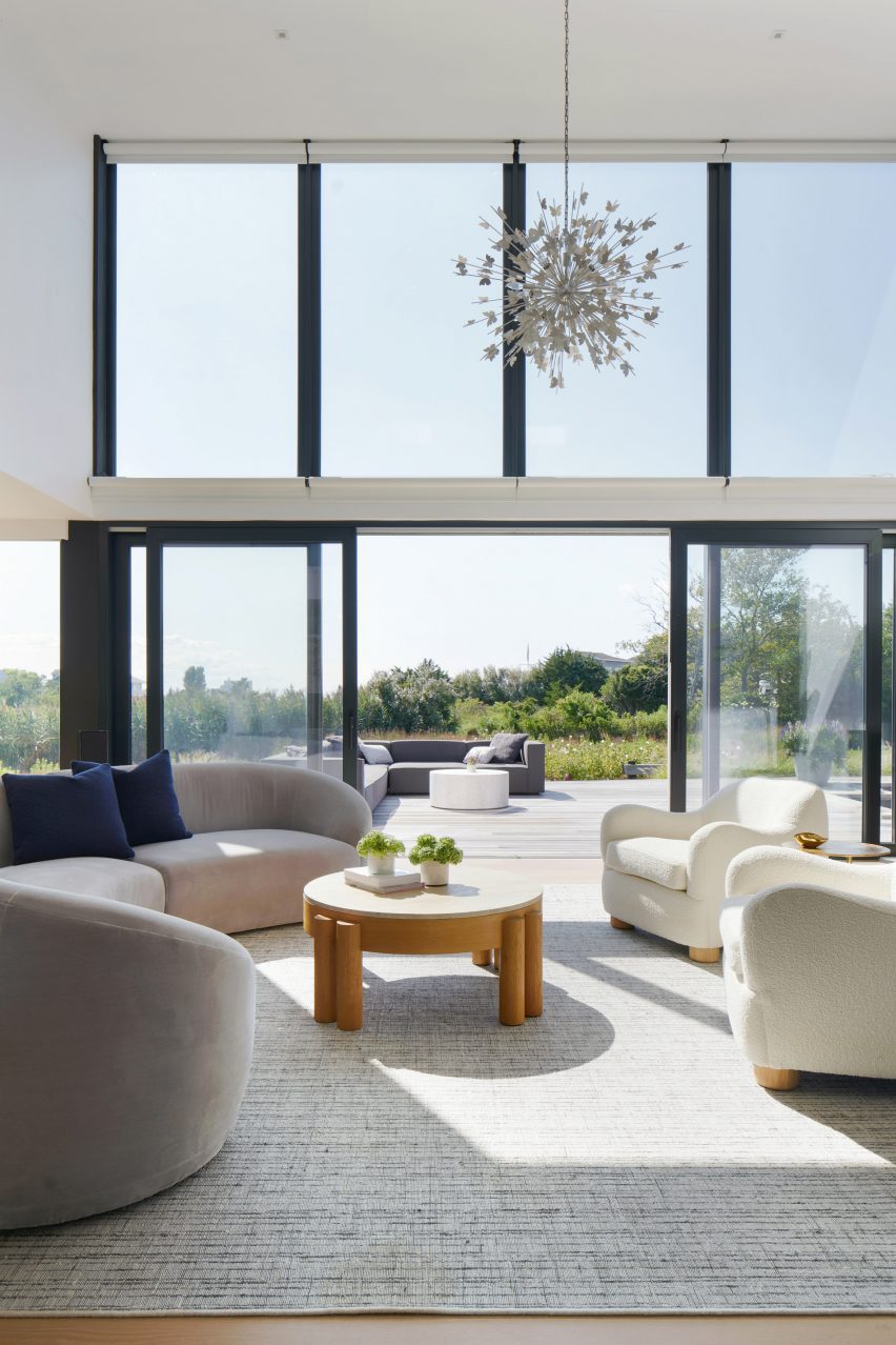 Peconic Bay House by BarlisWedlick