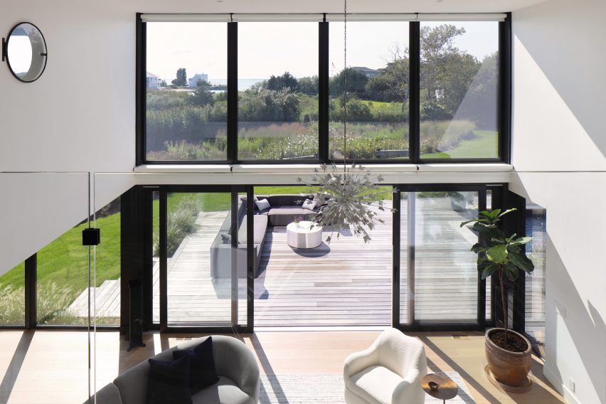 Peconic Bay House by BarlisWedlick