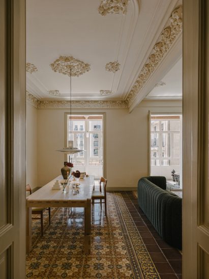 Open-plan living area Barcelona apartment