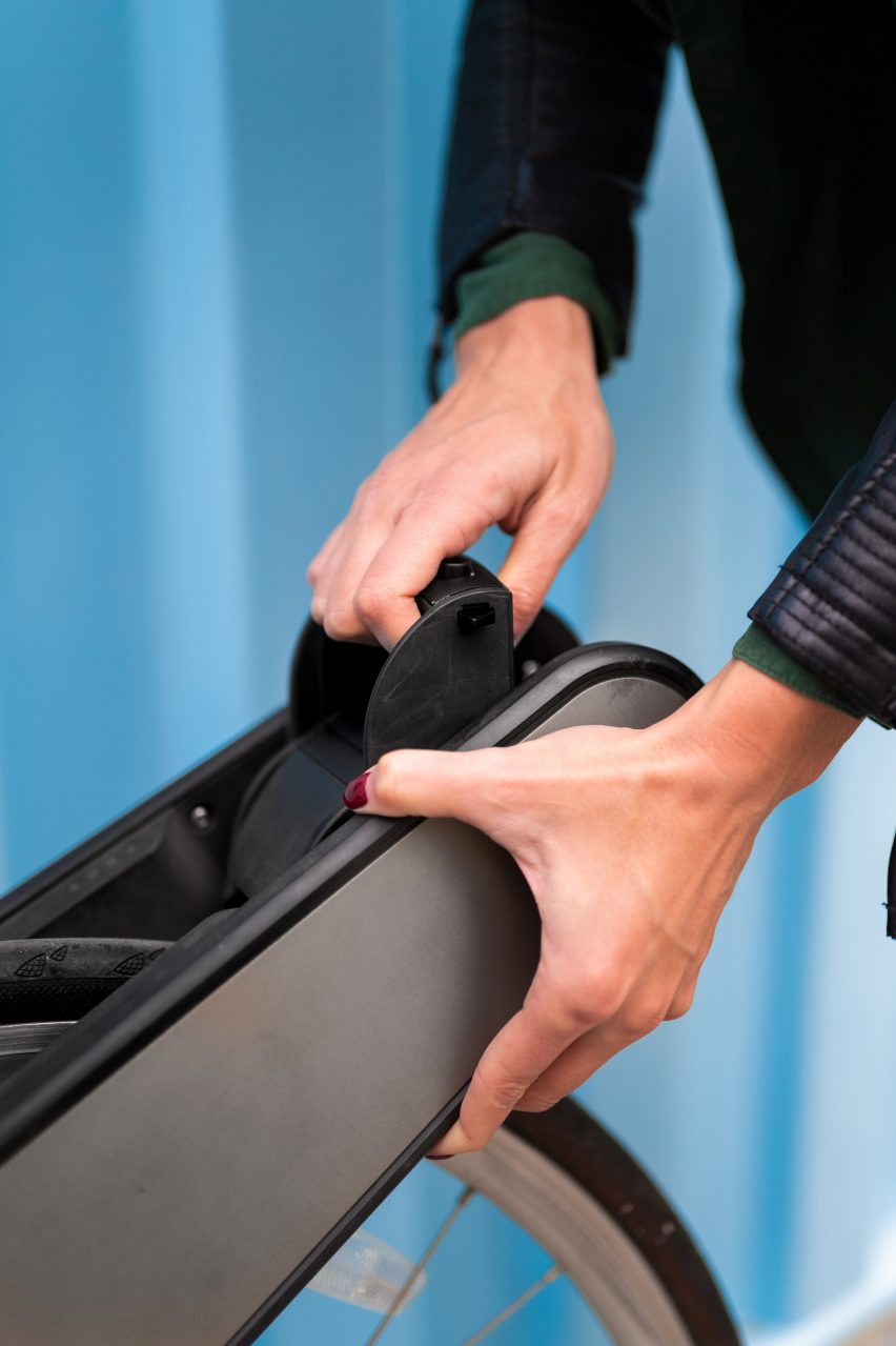 Person pulling lever to attach CLIP clamps to bike wheel