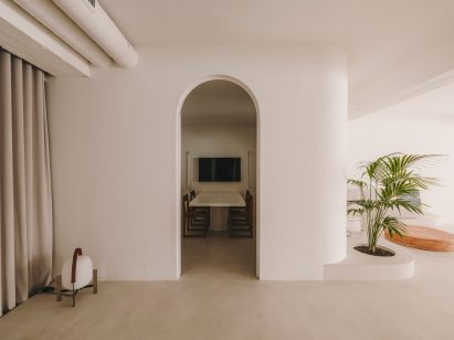 Arched opening of Isern Serra Office