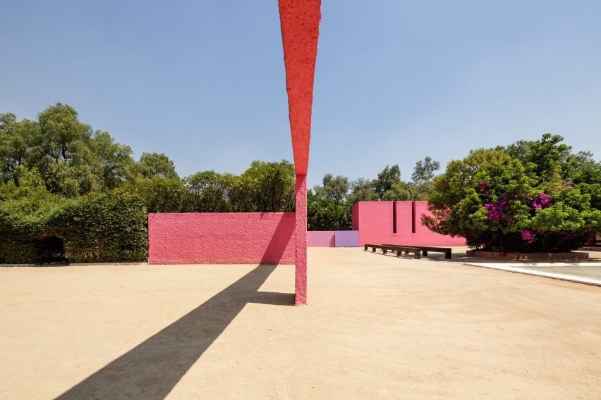 La Cuadra by Barragan