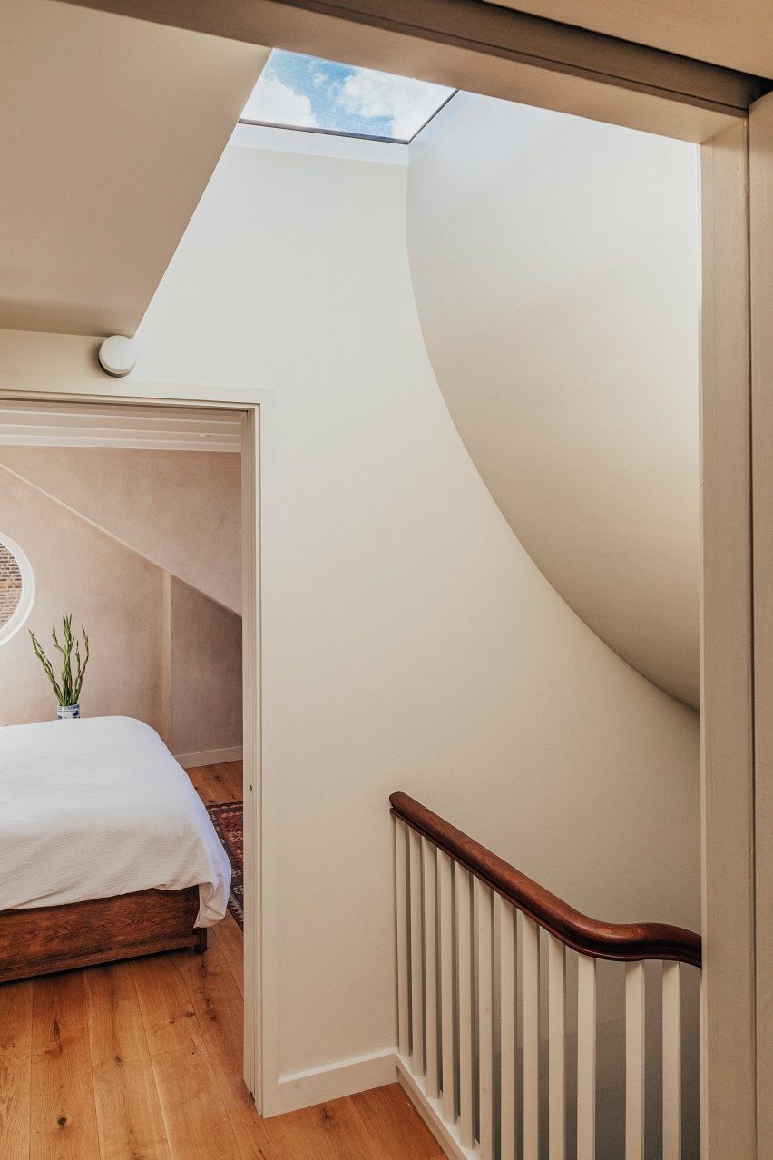 Curved ceiling in Lewisham Loggias