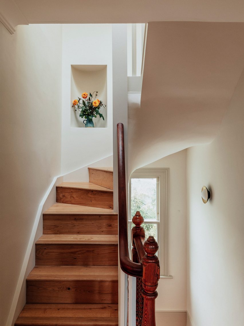 Curved staircase in Lewisham Loggias