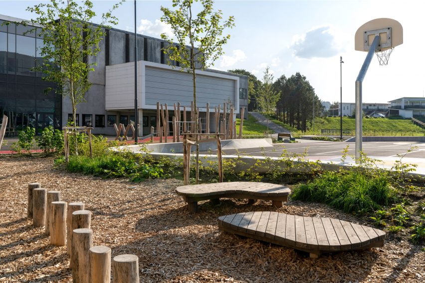 The playground is next to the culture centre which organises local groups' usage of the space