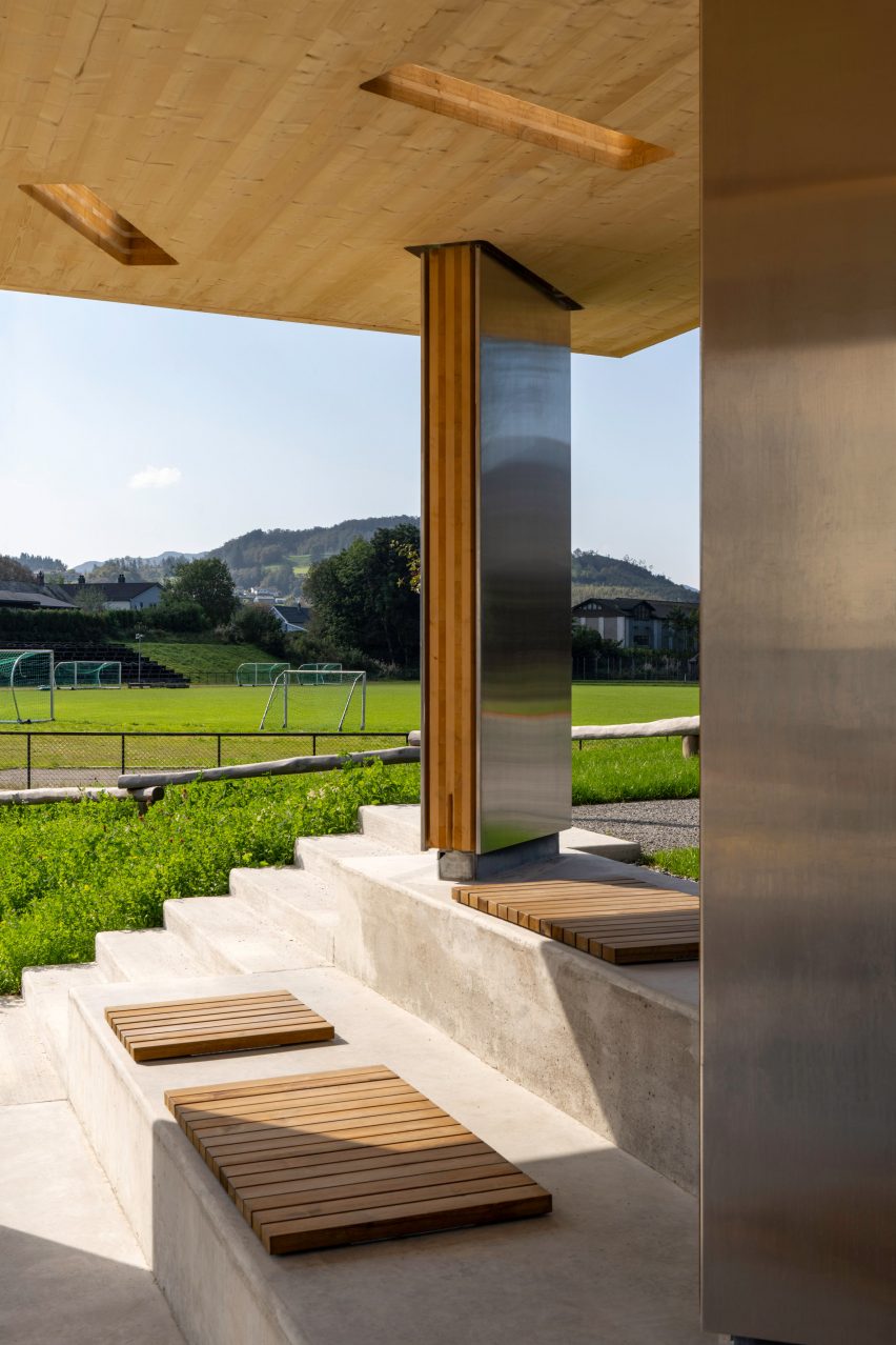 Pavilion made from aluminium and CLT