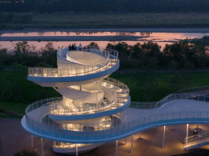 Spiralling viewpoint at the Lujiatan Wetland Park Commercial Service Center in Chengdu by Muda Architects