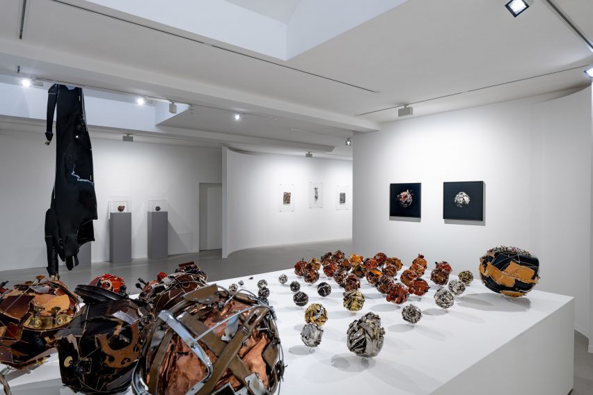 Galerie Ron Mandos exhibition by Maarten Baas