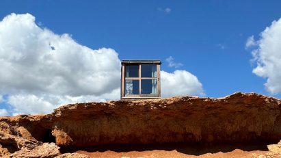 Mobile home resembling a cabin