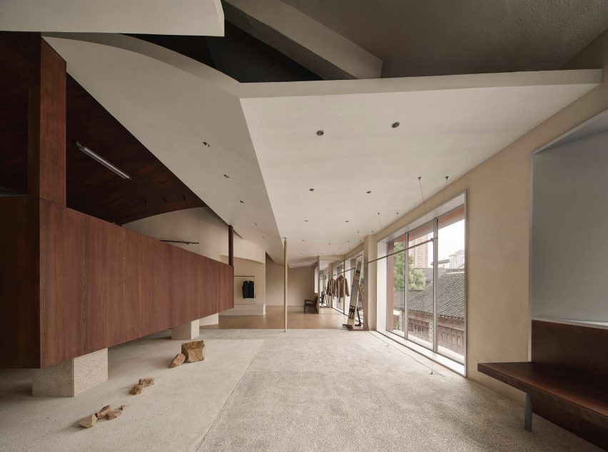 Moment Boutique by Modum Atelier