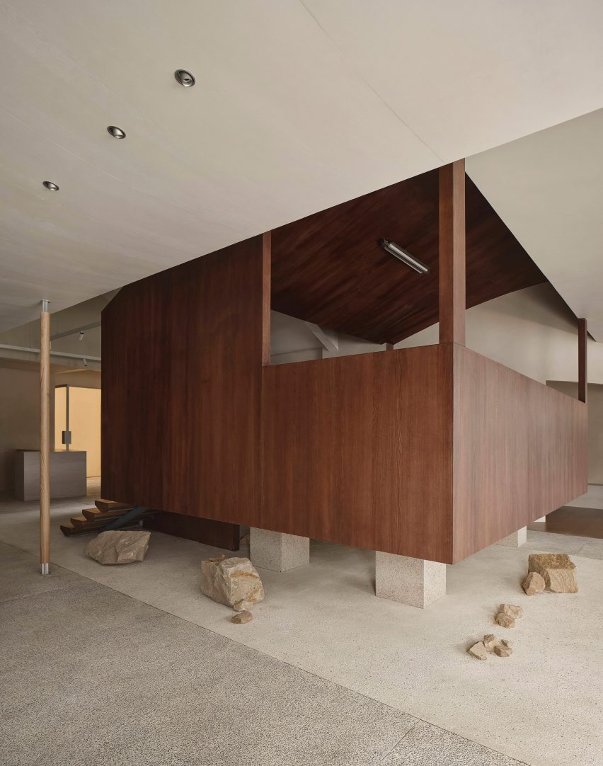 Moment Boutique by Modum Atelier
