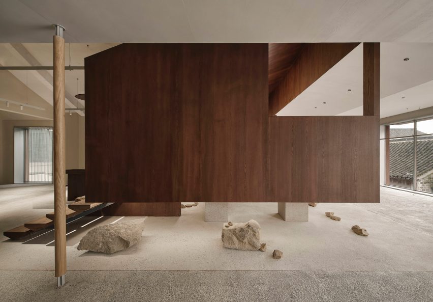 Moment Boutique by Modum Atelier