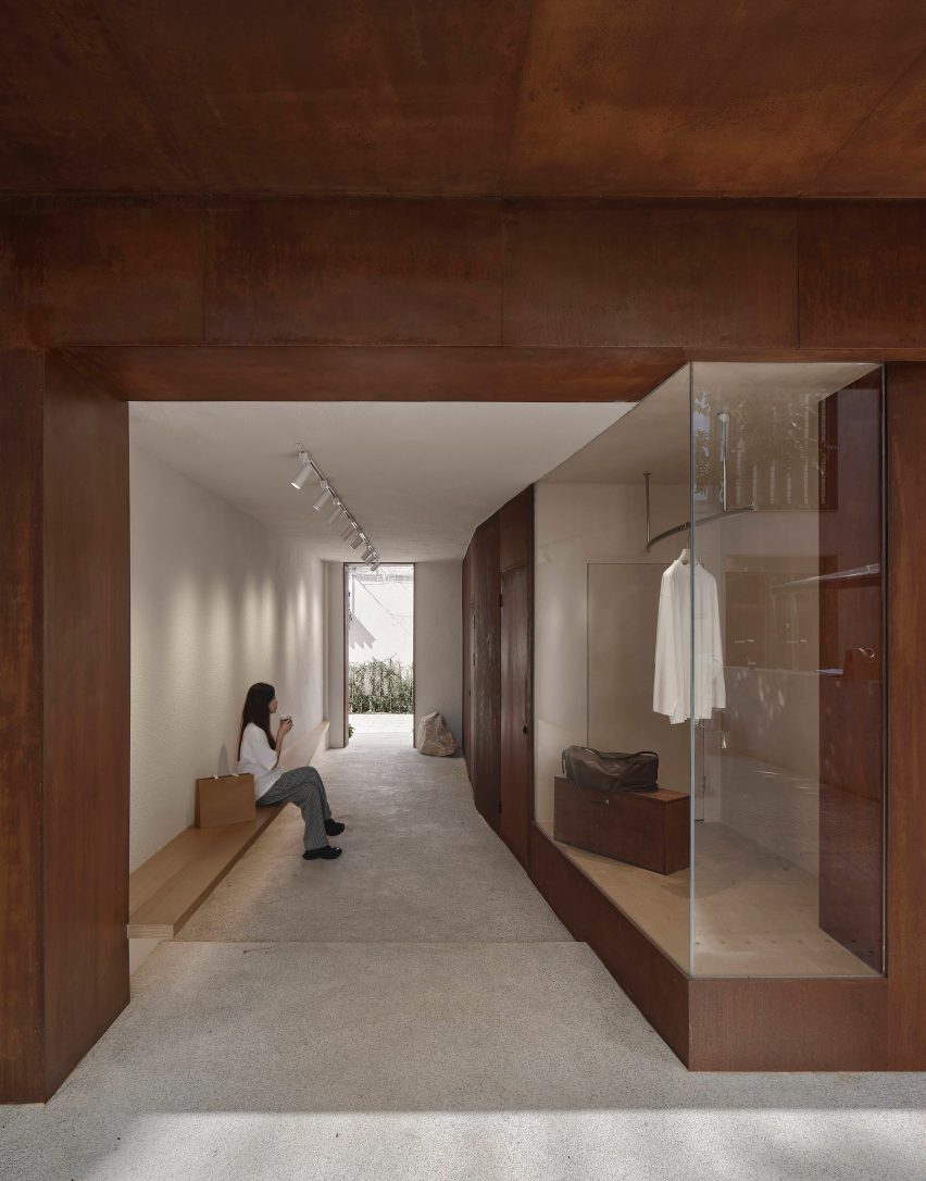 Moment Boutique by Modum Atelier