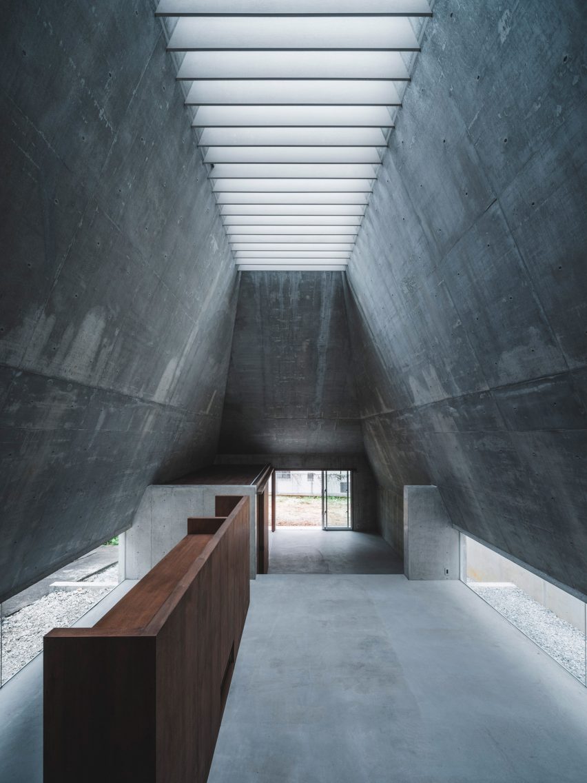 Pyramid Hut by IGArchitects