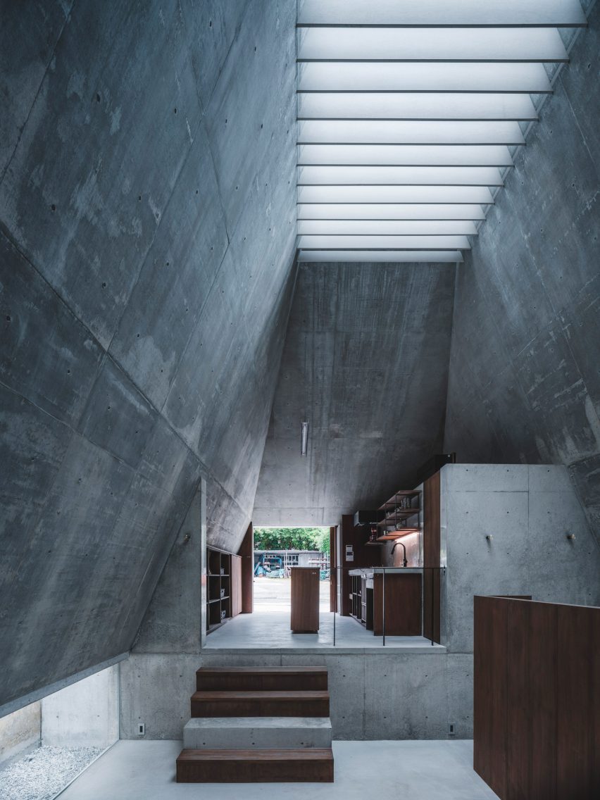Pyramid Hut by IGArchitects