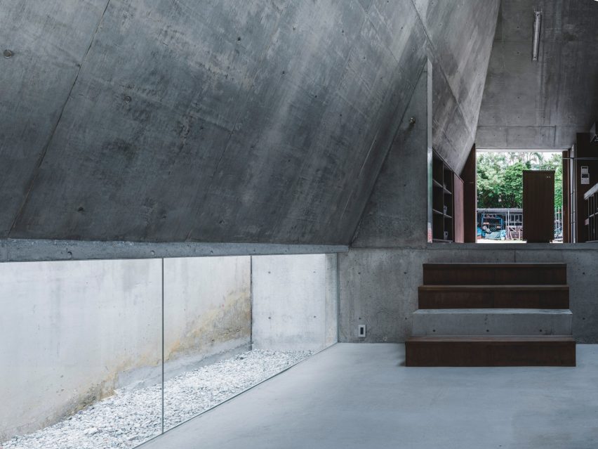 Pyramid Hut by IGArchitects