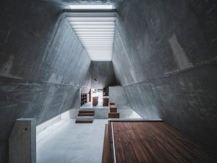 Pyramid Hut by IGArchitects