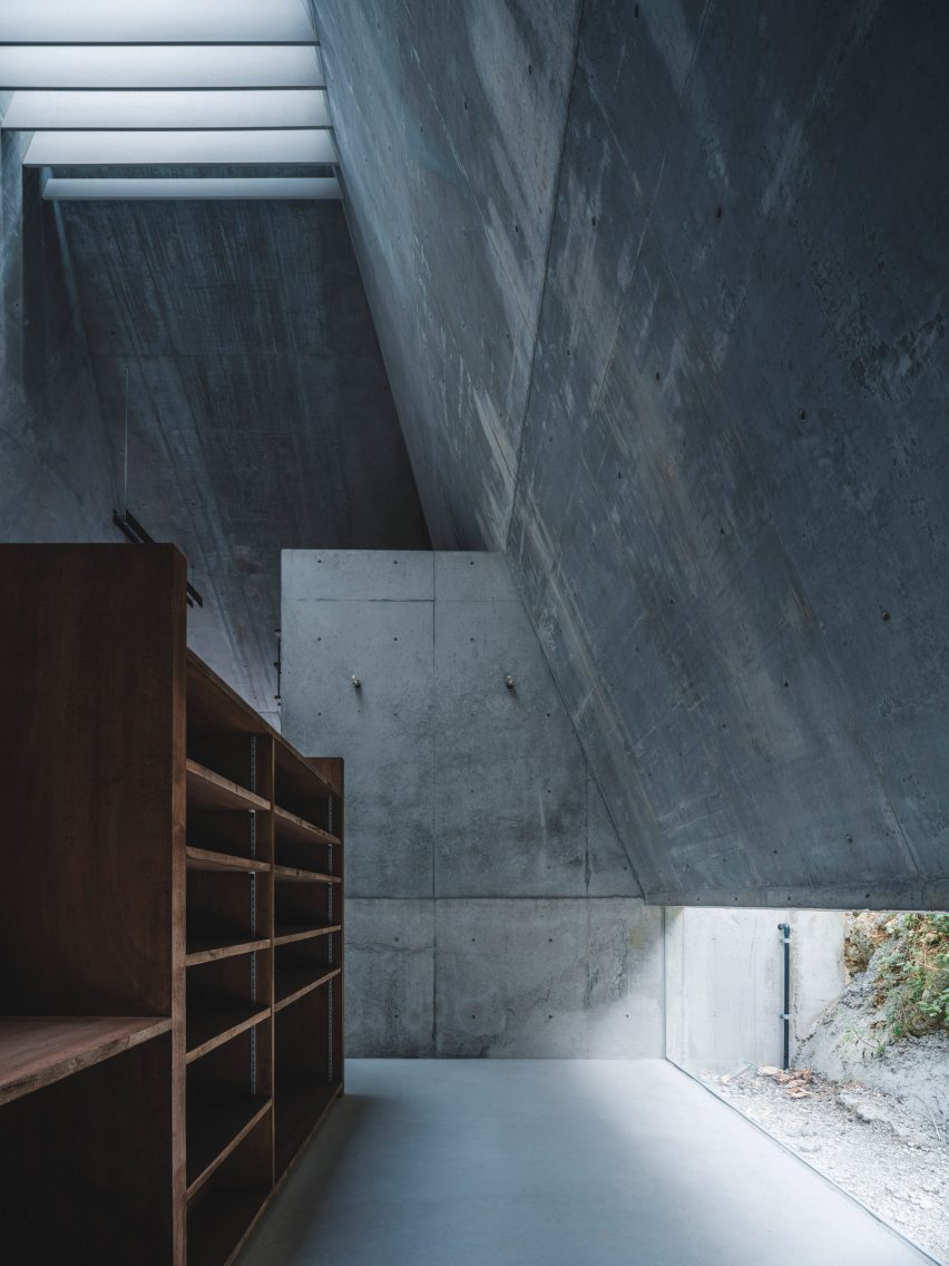 Pyramid Hut by IGArchitects
