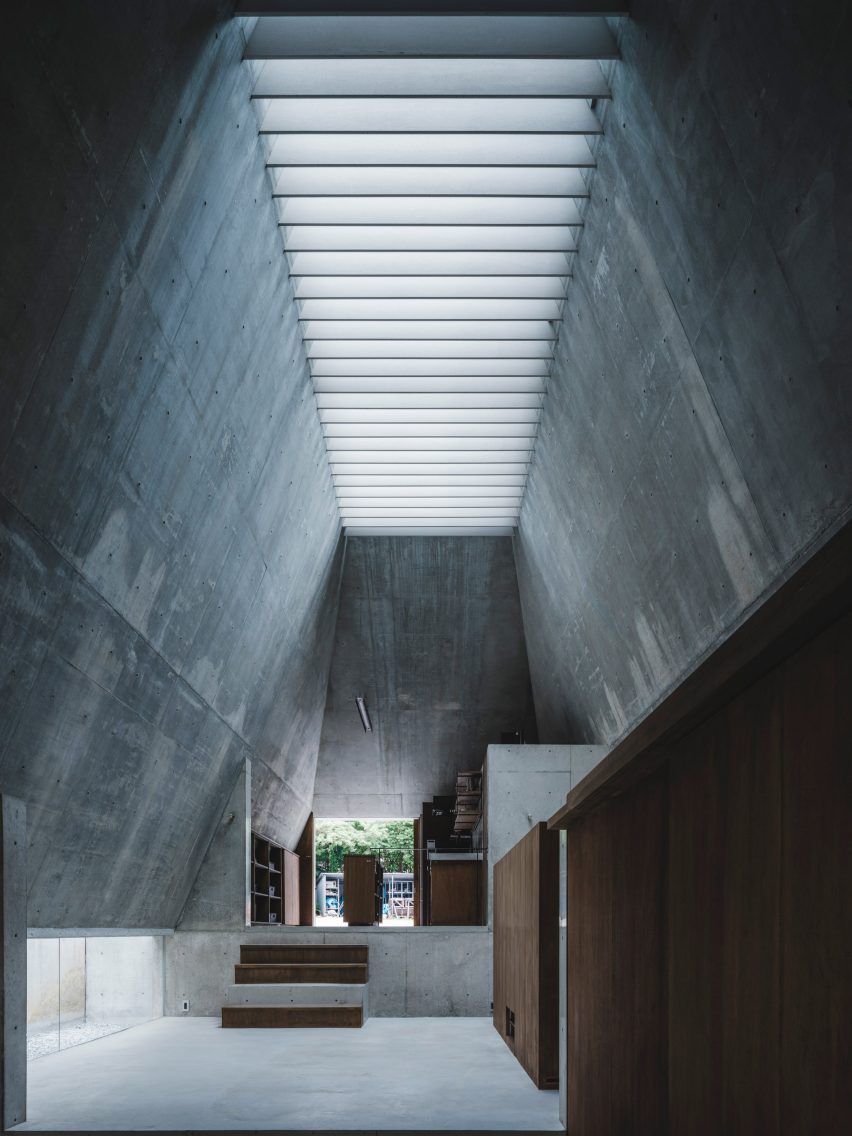 Pyramid Hut by IGArchitects
