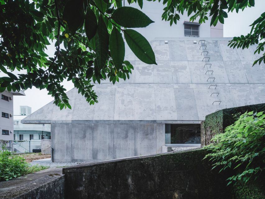 Pyramid Hut by IGArchitects