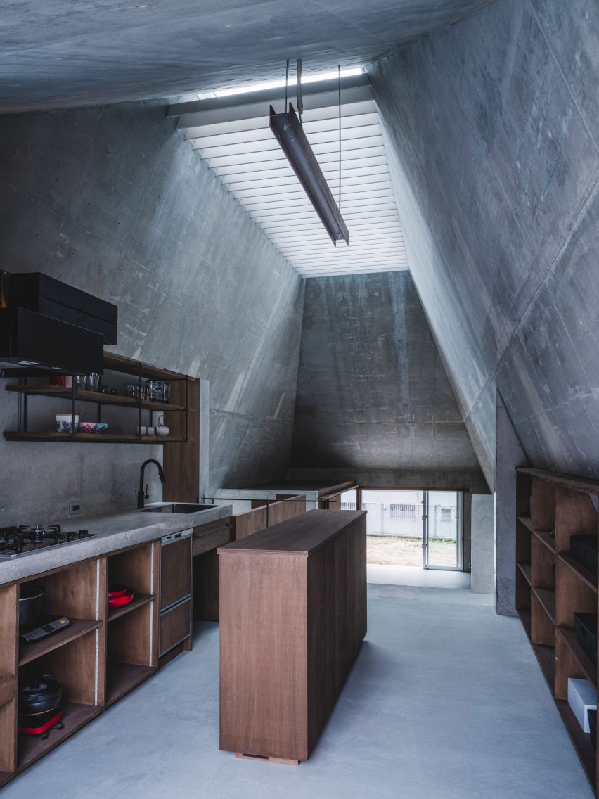 Pyramid Hut by IGArchitects