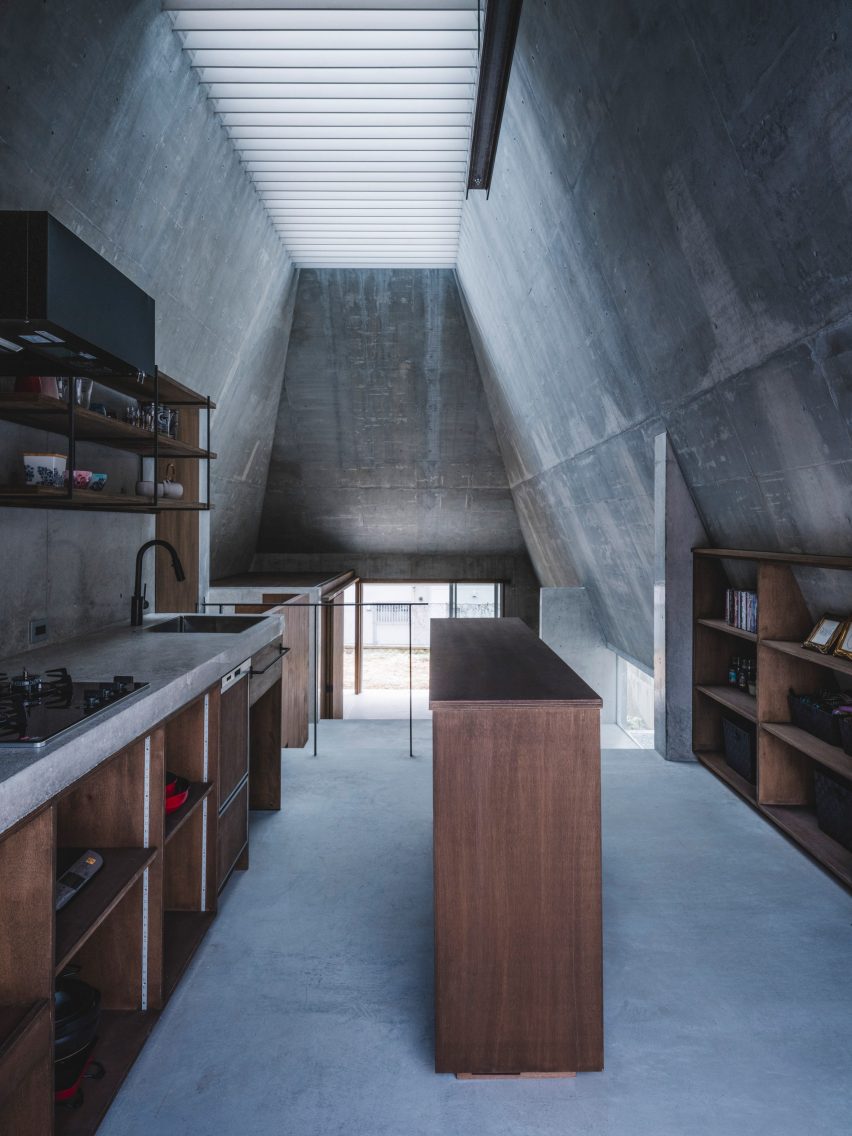 Pyramid Hut by IGArchitects