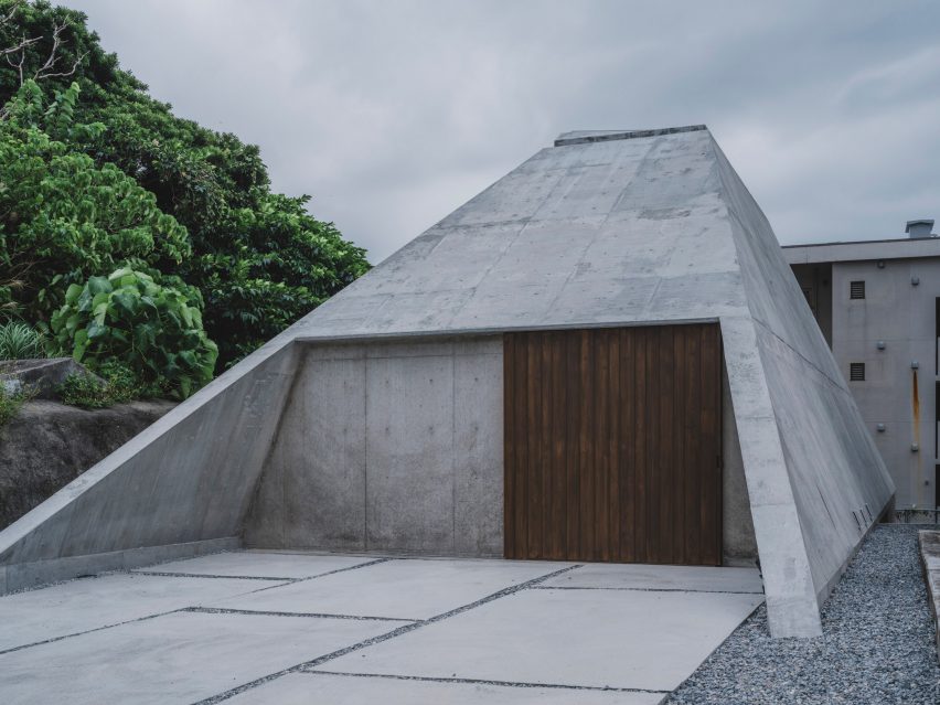 Pyramid Hut by IGArchitects