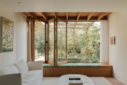 Living room of Newton Park Place by ROAR
