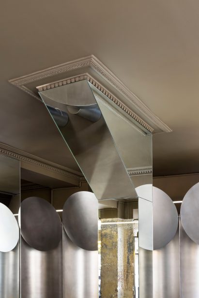 Mirrored pillars