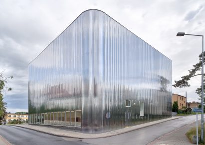 Cube shape of Concert Hall by SLAS Architekti