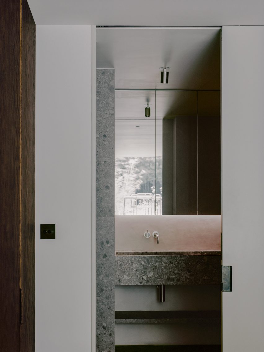 BR House by Studio Hallett Ike