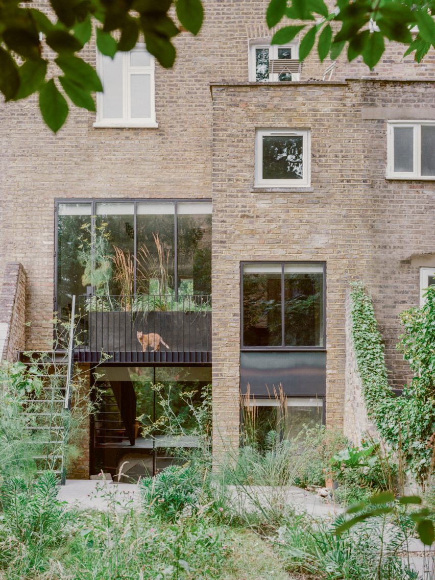 BR House by Studio Hallett Ike