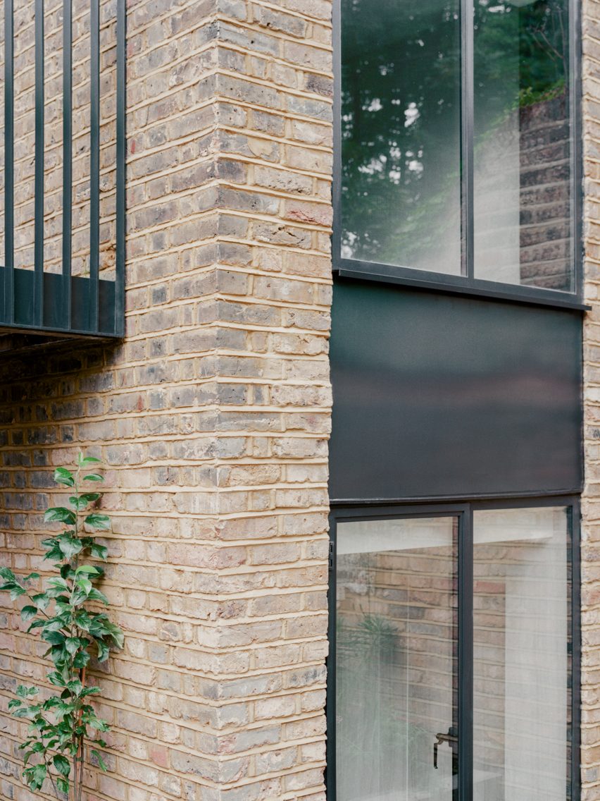 BR House by Studio Hallett Ike