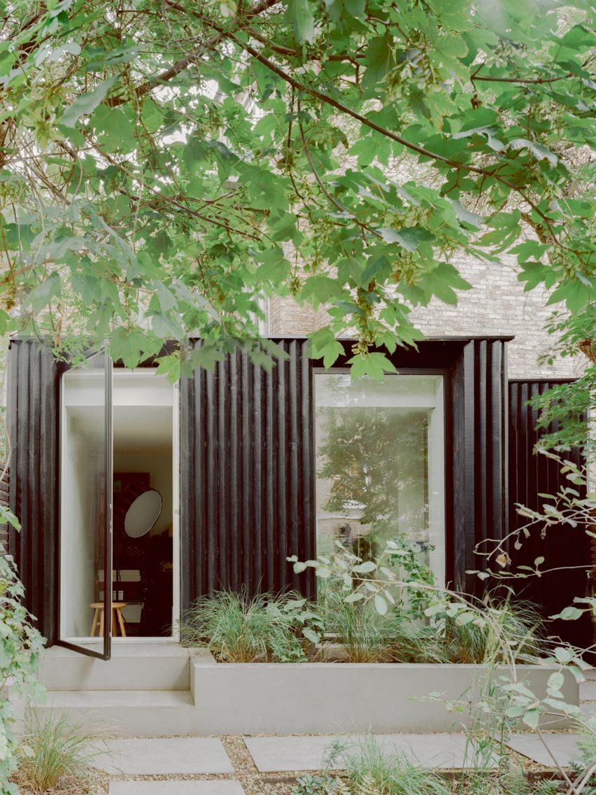 BR House by Studio Hallett Ike