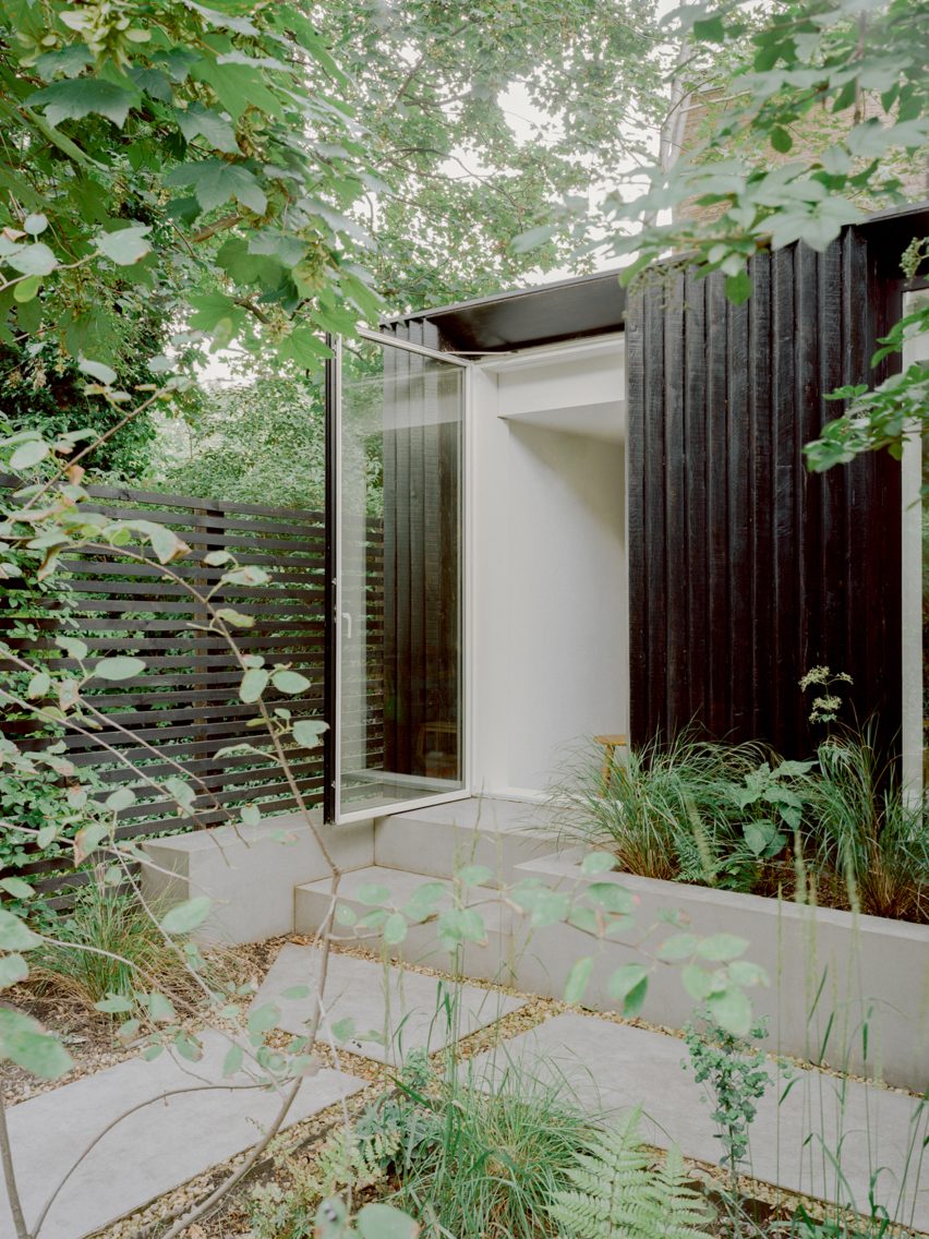 BR House by Studio Hallett Ike