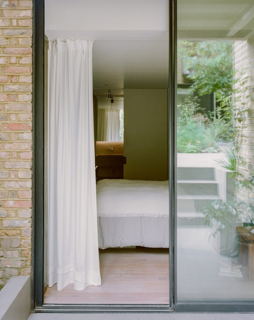 BR House by Studio Hallett Ike