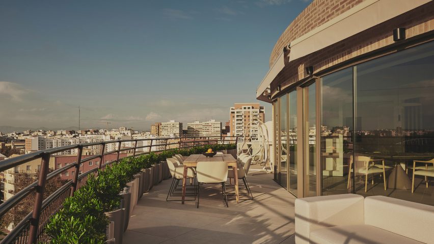 Photograph of a penthouse terrace with views of Valencia city