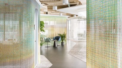 Photo of Kriskadecor chain curtain in LOOM Castellana 85, Madrid, Spain