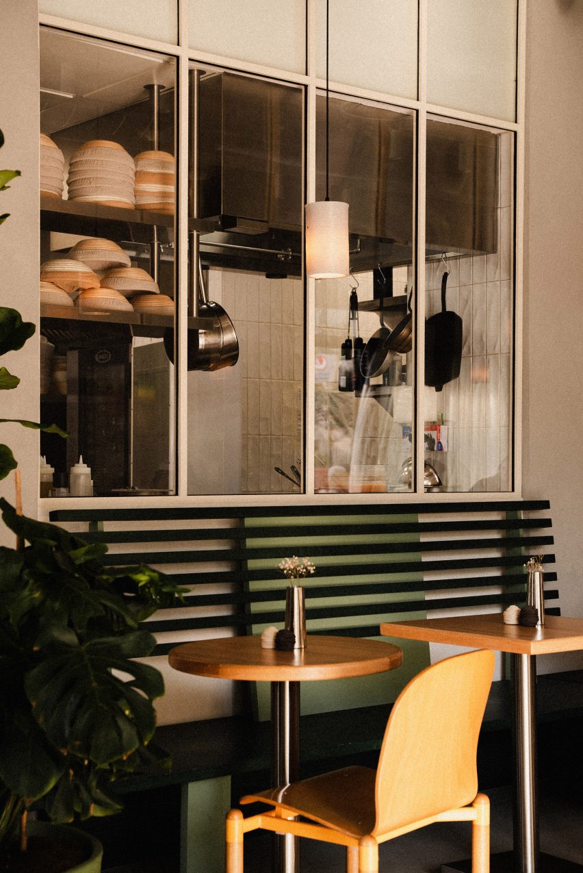 Steel details and wooden tables in Alica in Dubai