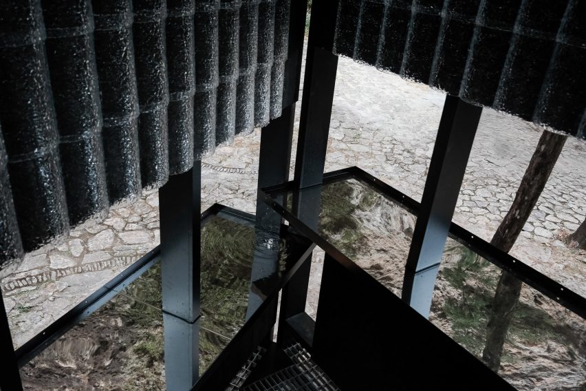 Drop-stop pavilion by Aptdotapt in China